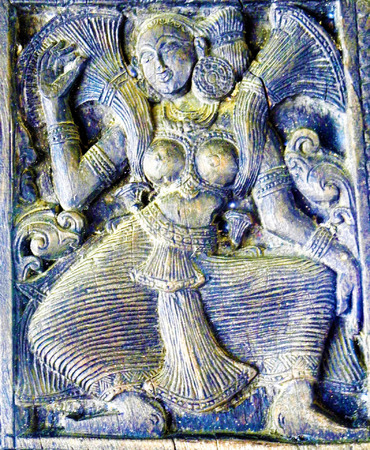  Oslava Ženy v její plné síle a kráse-prastarý chrám Sri Lanka